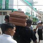 Familiares despiden a “La China” con globos blancos