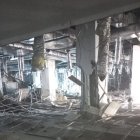 Tres personas resultaron afectadas luego de que parte de una construcción en un centro comercia