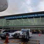 Periódicamente la pista del aeropuerto de Guayaquil recibe mantenimiento con el fin de evitar