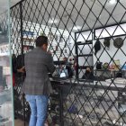 Varias personas se han acercado a preguntar sobre armas de defensa personal en algunos almacenes de la capital.