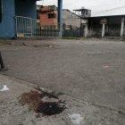 En el sitio del asesinato se observan hoy las manchas de sangre de la víctima.