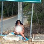 Una mujer deambulaba sin ropa y moradores denunciaron el caso