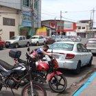 Según un reglamento de la Agencia de Tránsito, solo una persona podrá circular en una moto