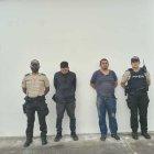 Este par de hombres fueron detenidos como sospechosos en el robo a un volquetero.