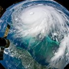 NASA lanza primer vuelo de satélites para monitorear huracanes