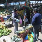 En mercados tienen productos de la Costa, porque unos transportistas hicieron largo viaje.
