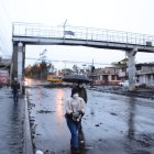 En las calles se observan rastros de escombros de las manifestaciones de los pasados días.