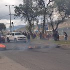 El joven tuvo una herida en el cuello provocado por el choque que terminó haciéndolo caer en la calle.