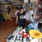 En unos casos las compras son por media libra o menos, para economizar.