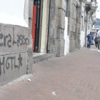 La limpieza de la pintura sobre  las piedras patrimoniales es compleja y erosiona el material.