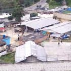 La Policía Nacional y militares ingresaron para controlar la situación dentro del centro carcelario.