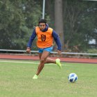Jefferson Montero entrenando con 9 de Octubre.
