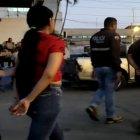 Los detenidos son de nacionalidad ecuatoriana. Se les encontró un arma de fuego.