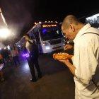 En la entrada de la 8, la ‘pípol’ come parada sin ningún ‘paro’.