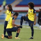 Las jugadoras de la Tricolor femenina y el especial festejo con Joselyn Espinales tras marcar un golazo en la victoria ante Bolivia.