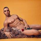 El ‘terror’ de los machos mide 1,80 metros, tiene ojos verdes y pesa 6 kilogramos.