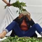 Uno de los rituales es limpiarse con hierbas dulces las partes íntimas.