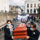 Alegan que medicinas y tratamientos no llegan para ellos.