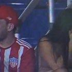 Así reaccionó una mujer que fue captada por la 'kiss cam'