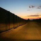 Muchos migrantes arriesgan su vida para tratar de cruzar la frontera entre México y Estados Unidos