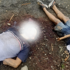 Los cadáveres tenían huellas de haber sido torturados. Además, tenían heridas causadas, aparentemente, por machetazos