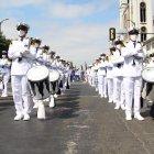 El desfile cívico-estudiantil estuvo marcado por la protección ante la COVID. Cerca de 3.000 estudiantes participaron de la celebración.