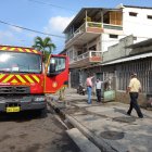 Al sitio llegaron unidades bomberiles para combatir el fuego.