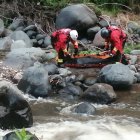 El cadáver del hombre fue rescatado por los miembros del Cuerpo de Bomberos de la zona. Era guardia de seguridad.