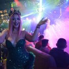 Marián Sabaté se robó las miradas de las sexoservidoras y del público. Le pidieron fotos y besos.