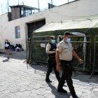 Ayer, en el Centro de Detención Provisional de El Inca hubo hermetismo sobre lo ocurrido. En el círculo, el guía penitenciario atacado por los reos.