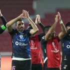 Jugadores de Independiente celebran la clasificación a semifinales de Copa Sudamericana.