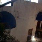 En un video se registró el momento en el que los delincuentes rompen la puerta.