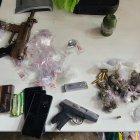 Una pistola y una subametralladora fueron encontradas durante este allanamiento en el Puerto Principal.