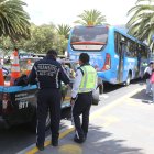 La señora quedó herida después de ser embestida por la unidad.