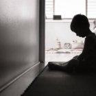 Se suspenden las clases presenciales en una escuela fiscal por violación de un niño