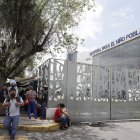 En el Hospital del Niño Poblano reciben atención unos niños.