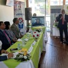 Durante la rueda de prensa de presentación, Bolívar Ruiz (d) recordó a su amigo Maradona Ordóñez, cuyo nombre recibirá la tercera edición del torneo.