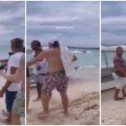 1. El hombre se exalta por los reclamos de los turistas. 2. El vendedor agrede a los visitantes. Los empuja y golpea. 3. Nota que lo están grabando, se acerca y tira la cámara.