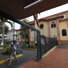 La pelea se registró en los exteriores de una iglesia en Guayaquil.