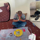 Comer en el suelo una tradición árabe que la podrán utilizar los turistas en el Mundial Catar 2022.