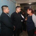 El abogado Danes Coronel y Elías García conversaron con Geovana, quien ha sufrido un quebranto en su salud.