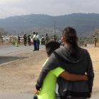 Abrazada a su hijo Mariana contó cómo ha sido vivir los dos últimos años en Socio Vivienda.