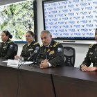 Los uniformados no serán dados de baja por ahora, pero tendrán suspendido sus funciones. La madre de la desaparecida rechaza el actuar policial.