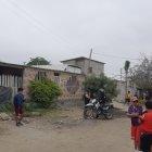 La víctima estaba acompañado por un amigo, quien resultó gravemente herido.