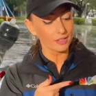 La reportera y la peculiar protección.