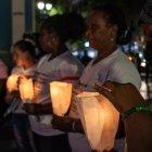 Familiares de los reos asesinados realizaron una vigilia en la Plaza San Francisco.