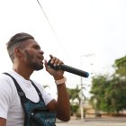 Un accidente de tránsito que sufrió mientras iba en una moto le cambió la vida.