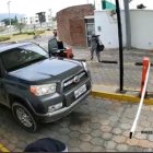 Cámaras de seguridad registraron el robo en el que sometieron a los guardias que custodiaban el vehículo.
