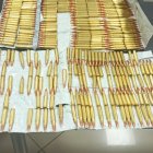 El uniformado sospechoso entró al centro carcelario acompañado de otros dos policías.