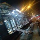 En esas condiciones quedó la parada. Parte de la cubierta resultó afectada.